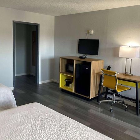 Days Inn By Wyndham Gatesville Bagian luar foto