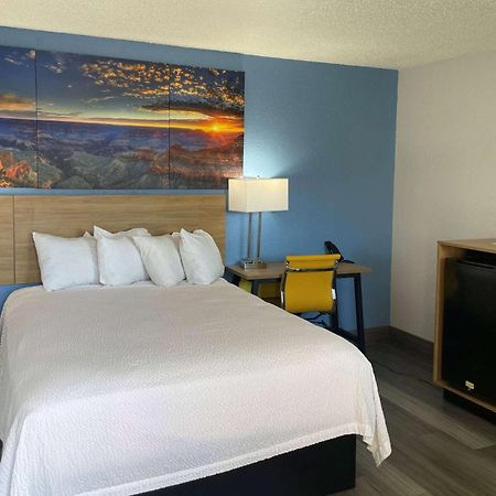 Days Inn By Wyndham Gatesville Bagian luar foto