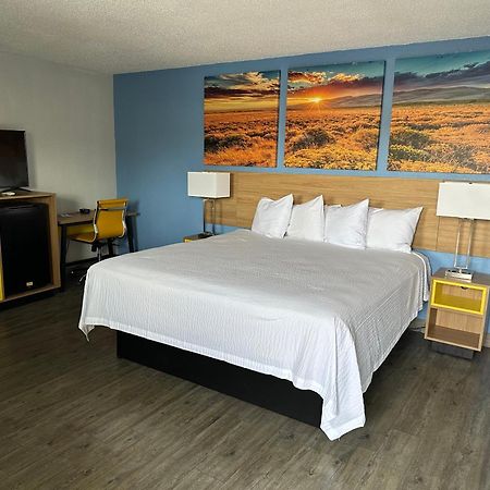 Days Inn By Wyndham Gatesville Bagian luar foto