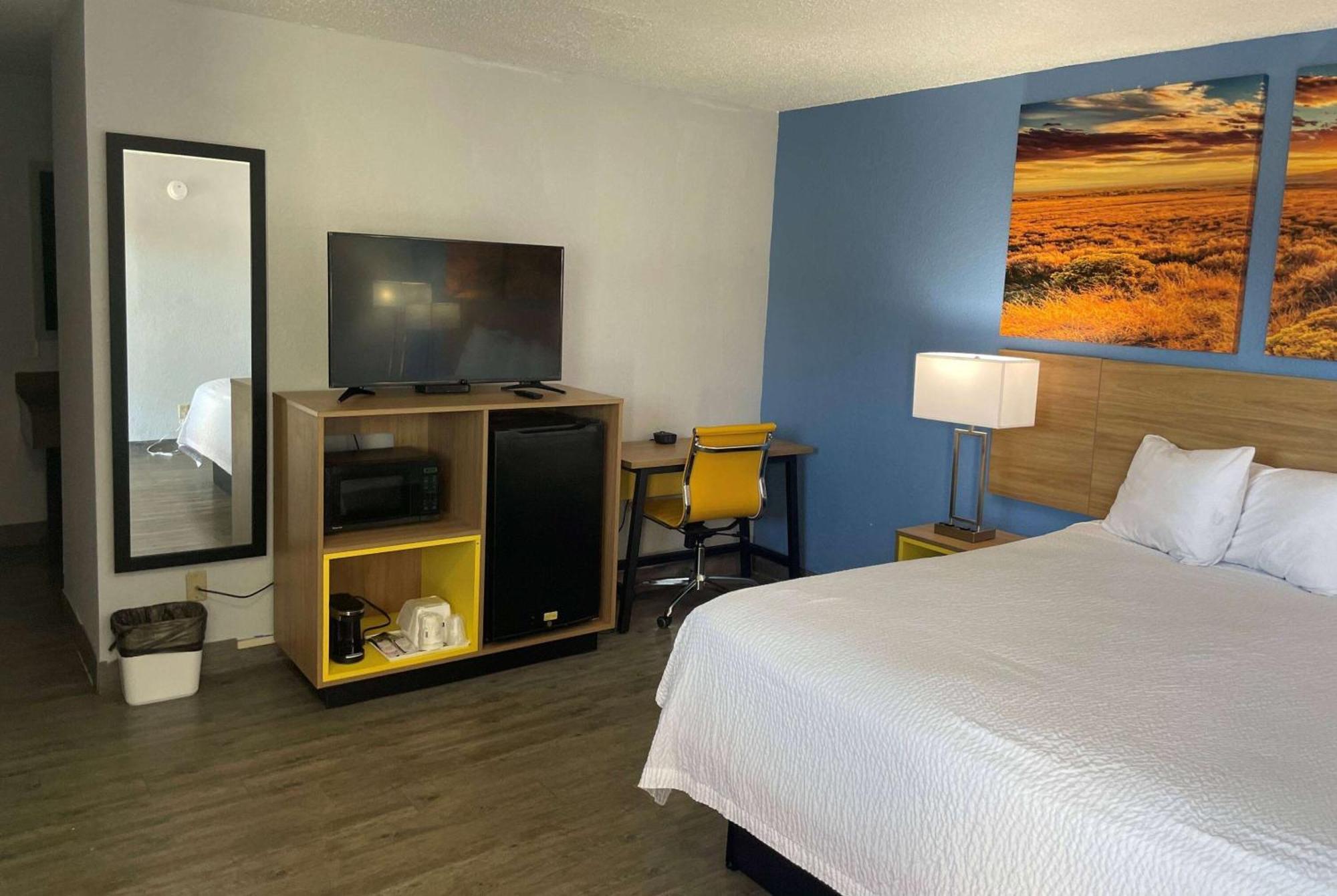 Days Inn By Wyndham Gatesville Bagian luar foto