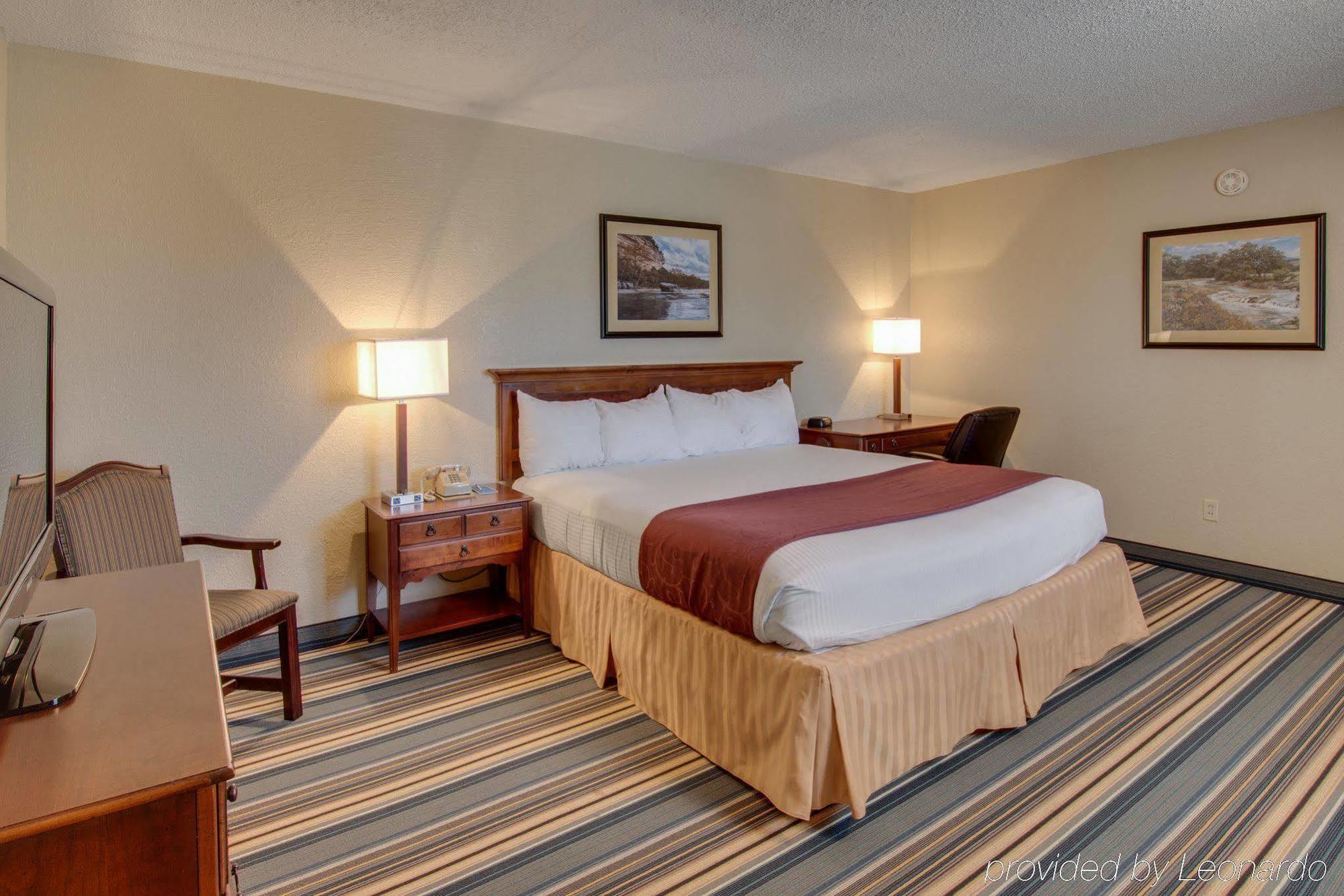 Days Inn By Wyndham Gatesville Bagian luar foto